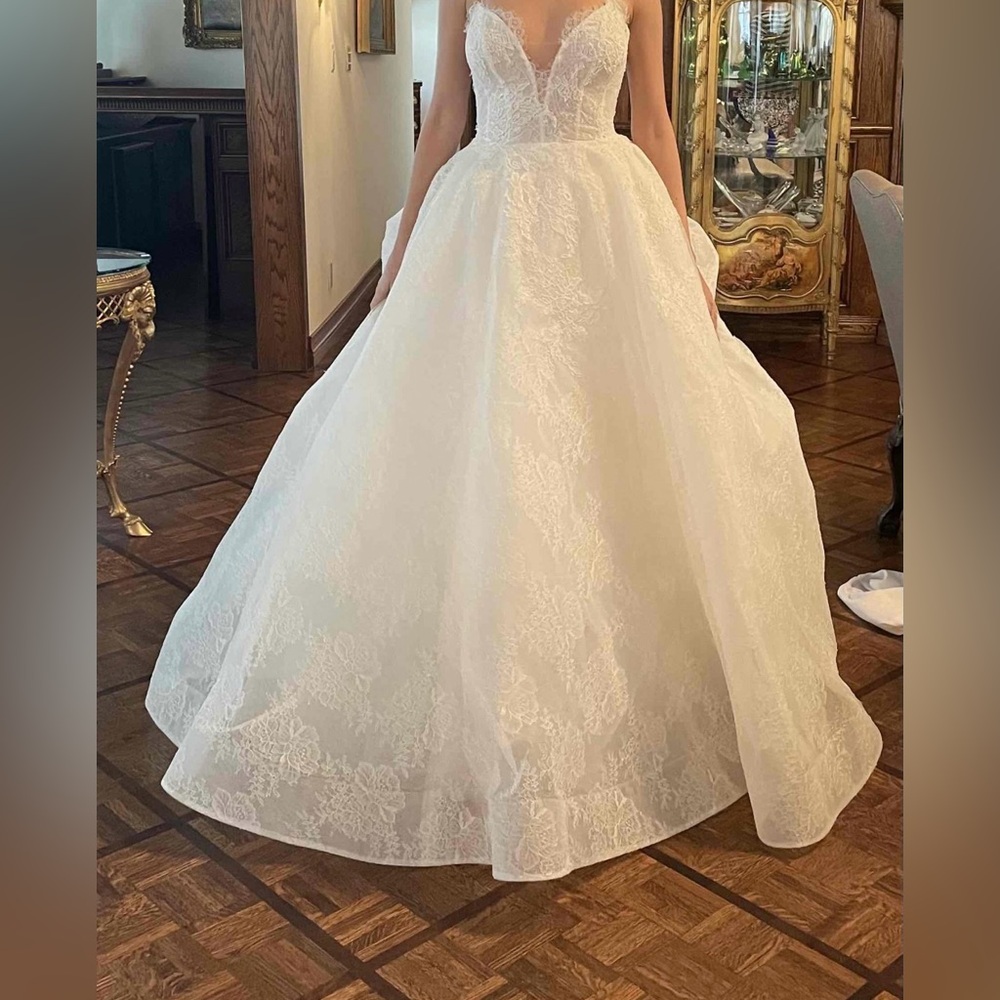 Monique Lhuillier Ivory Bridal Gown
